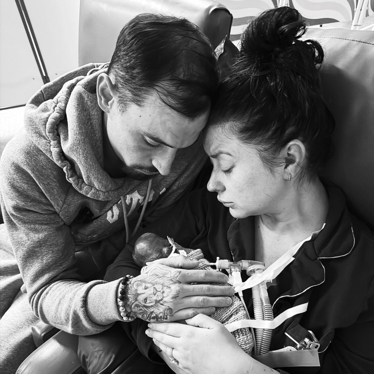 Married at First Sight UKs Holly Ditchfield Mourns Death of 9-Day-Old Twins